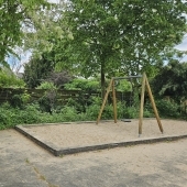 Bild vom Spielplatz anzeigen.
