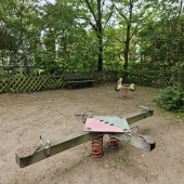 Bild vom Spielplatz anzeigen.