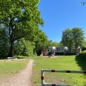 Bild vom Spielplatz anzeigen.