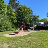 Bild vom Spielplatz anzeigen.