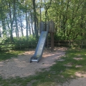 Bild vom Spielplatz anzeigen.