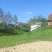 Bild vom Spielplatz anzeigen.
