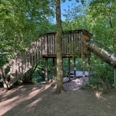 Bild vom Spielplatz anzeigen.