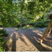 Bild vom Spielplatz anzeigen.