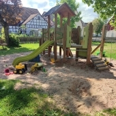 Bild vom Spielplatz anzeigen.