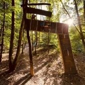 Bild vom Spielplatz anzeigen.