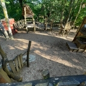 Bild vom Spielplatz anzeigen.