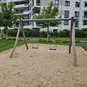 Bild vom Spielplatz anzeigen.