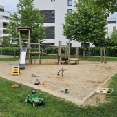 Bild vom Spielplatz anzeigen.
