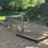 Bild vom Spielplatz anzeigen.