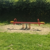 Bild vom Spielplatz anzeigen.