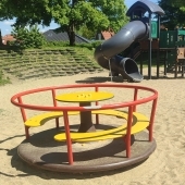 Bild vom Spielplatz anzeigen.