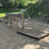 Bild vom Spielplatz anzeigen.
