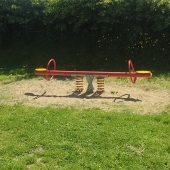 Bild vom Spielplatz anzeigen.