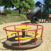 Bild vom Spielplatz anzeigen.