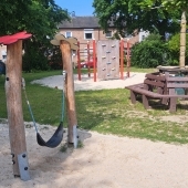 Bild vom Spielplatz anzeigen.