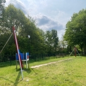Bild vom Spielplatz anzeigen.