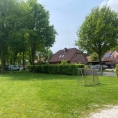 Bild vom Spielplatz anzeigen.