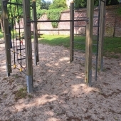 Bild vom Spielplatz anzeigen.