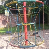 Bild vom Spielplatz anzeigen.