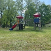 Bild vom Spielplatz anzeigen.
