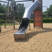 Bild vom Spielplatz anzeigen.