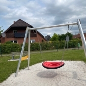 Bild vom Spielplatz anzeigen.
