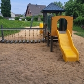 Bild vom Spielplatz anzeigen.