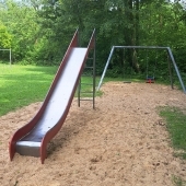 Bild vom Spielplatz anzeigen.