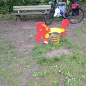 Bild vom Spielplatz anzeigen.