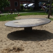 Bild vom Spielplatz anzeigen.