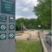 Bild vom Spielplatz anzeigen.