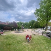 Bild vom Spielplatz anzeigen.