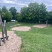 Bild vom Spielplatz anzeigen.