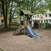 Bild vom Spielplatz anzeigen.