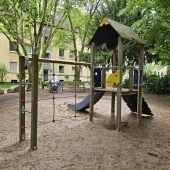 Bild vom Spielplatz anzeigen.