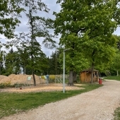 Bild vom Spielplatz anzeigen.