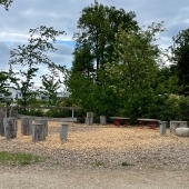 Bild vom Spielplatz anzeigen.