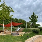 Bild vom Spielplatz anzeigen.