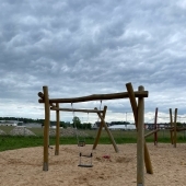 Bild vom Spielplatz anzeigen.