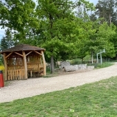 Bild vom Spielplatz anzeigen.