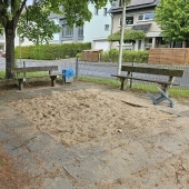 Bild vom Spielplatz anzeigen.