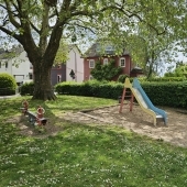 Bild vom Spielplatz anzeigen.
