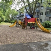 Bild vom Spielplatz anzeigen.