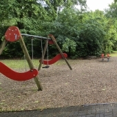 Bild vom Spielplatz anzeigen.