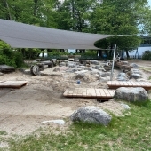 Bild vom Spielplatz anzeigen.