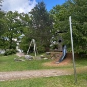 Bild vom Spielplatz anzeigen.