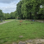 Bild vom Spielplatz anzeigen.