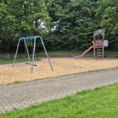 Bild vom Spielplatz anzeigen.
