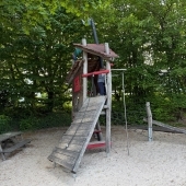 Bild vom Spielplatz anzeigen.